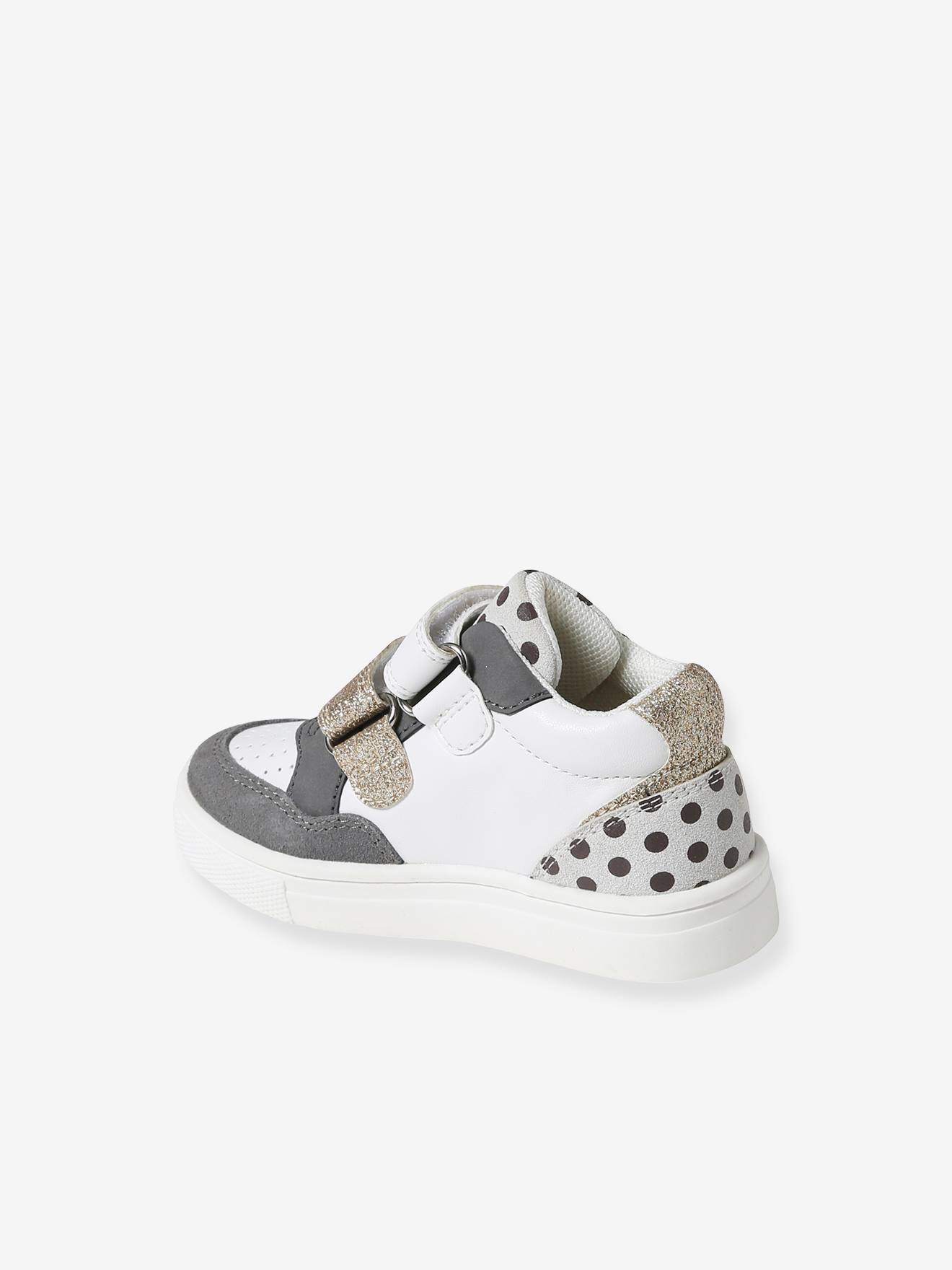 Tênis branco para bebê com fecho de velcro