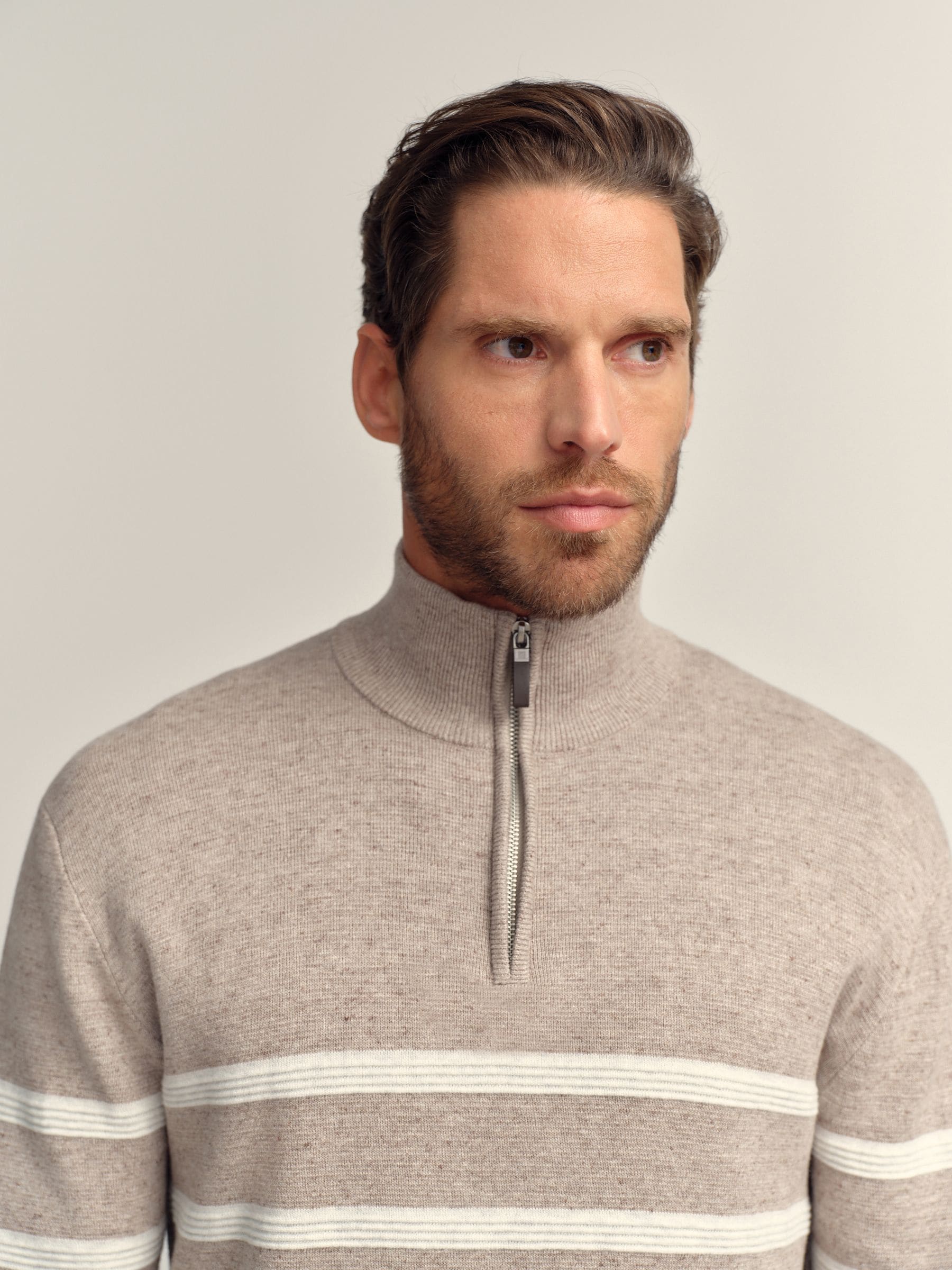 Havermoutkleurig gestreept - Regular fit 100% katoenen premium trui met korte rits
