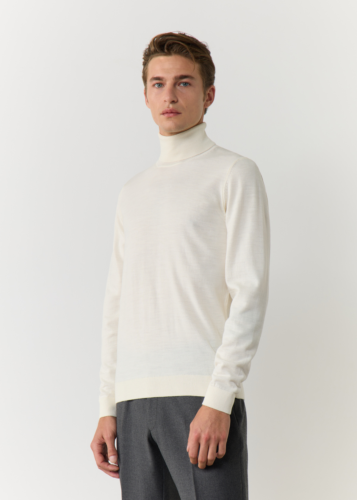 Pull col roulé en laine Mérinos mélangée unie écrue