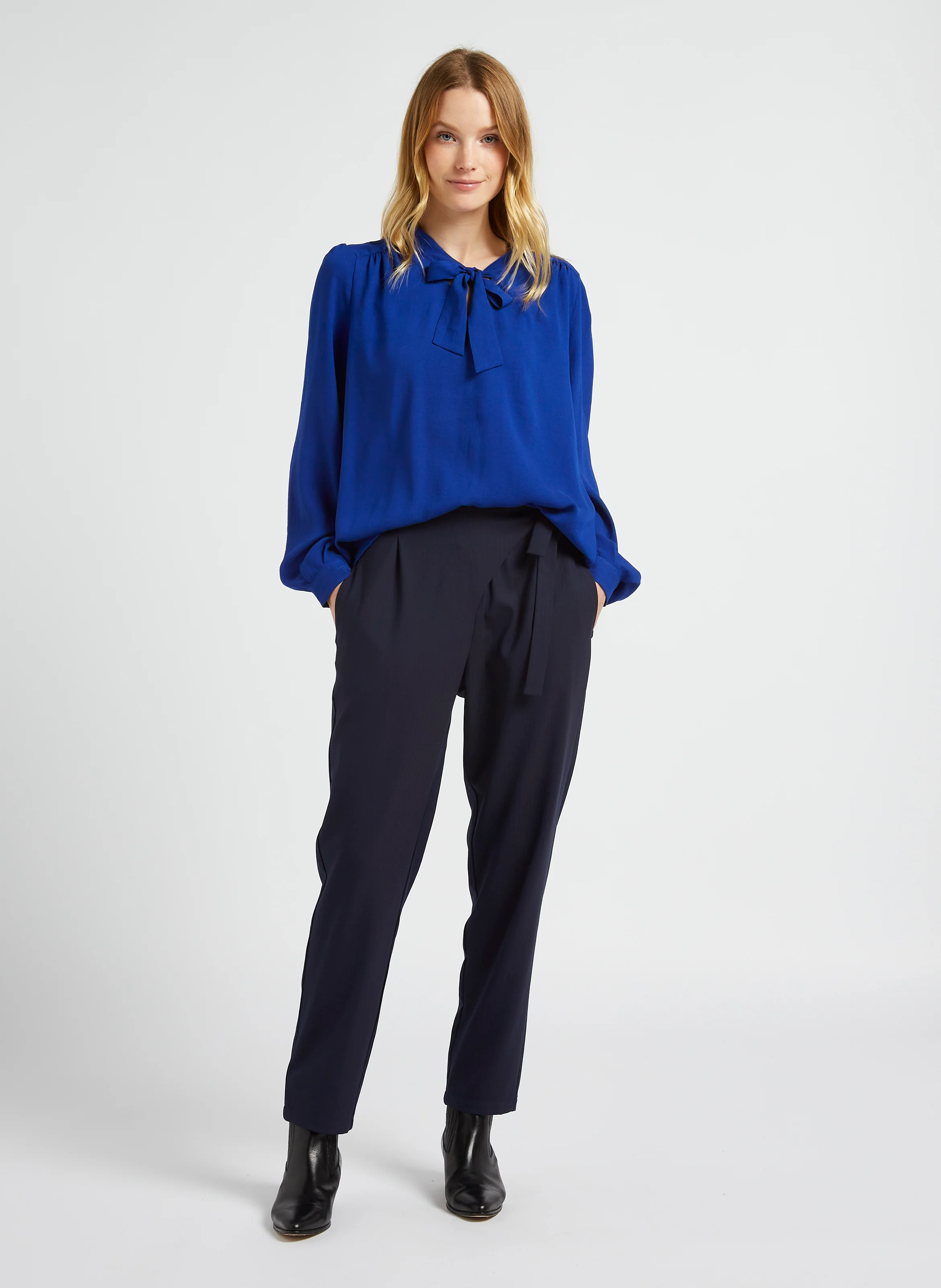 CYRILLE - Blouse droite col lavallière| Bleu