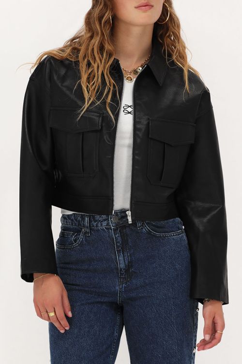 Zwart leather look jasje met zakken