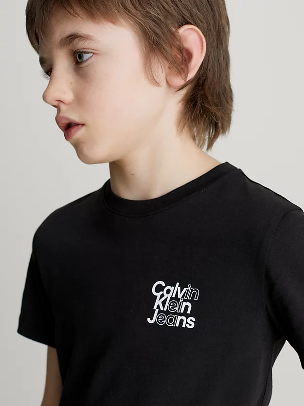 Camiseta com logotipo no peito