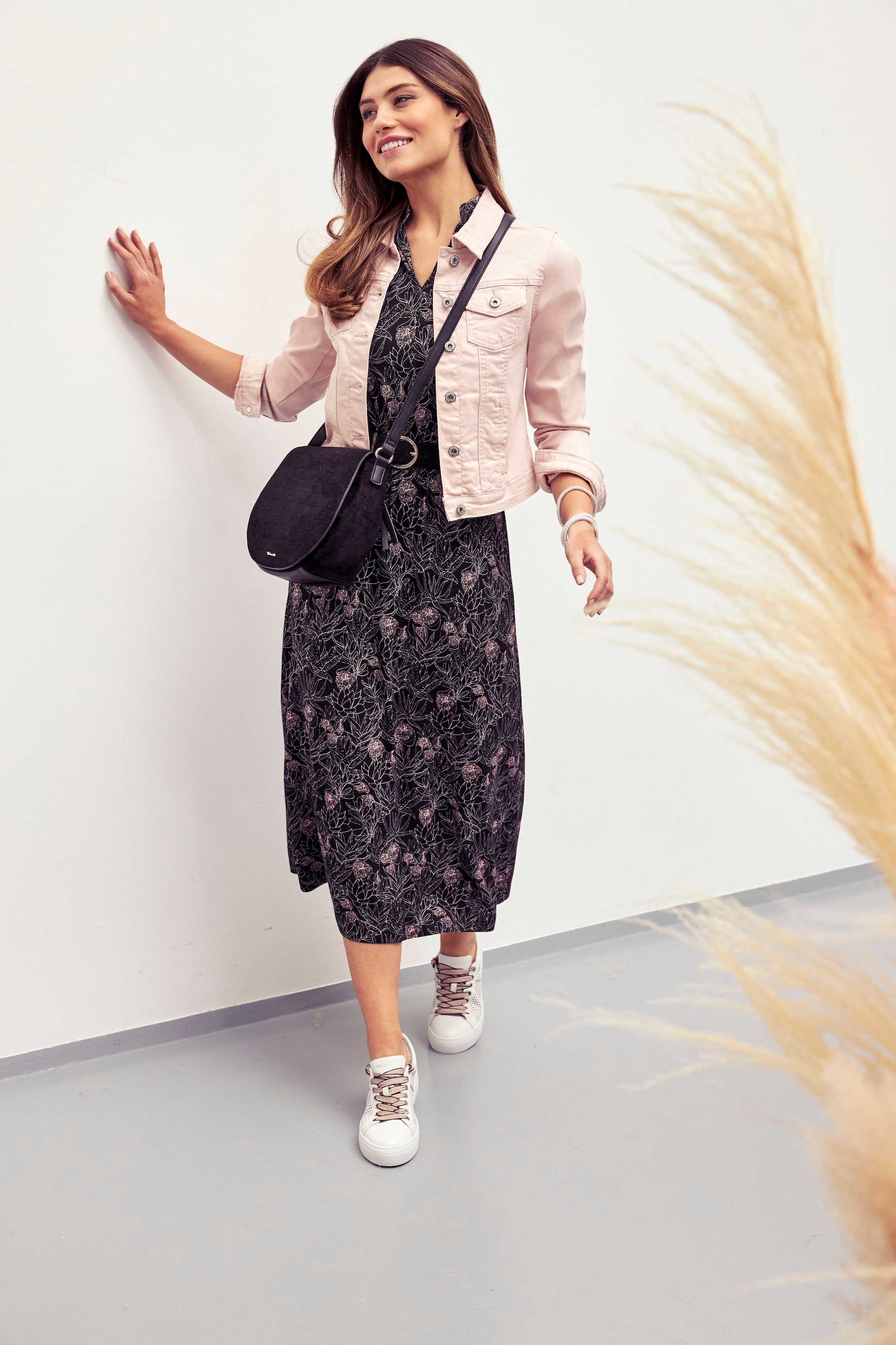 Laura Scott Sommerkleid wadenlang,  geblümtes Design,  aus Single Jersey,  mit Stehkragen
