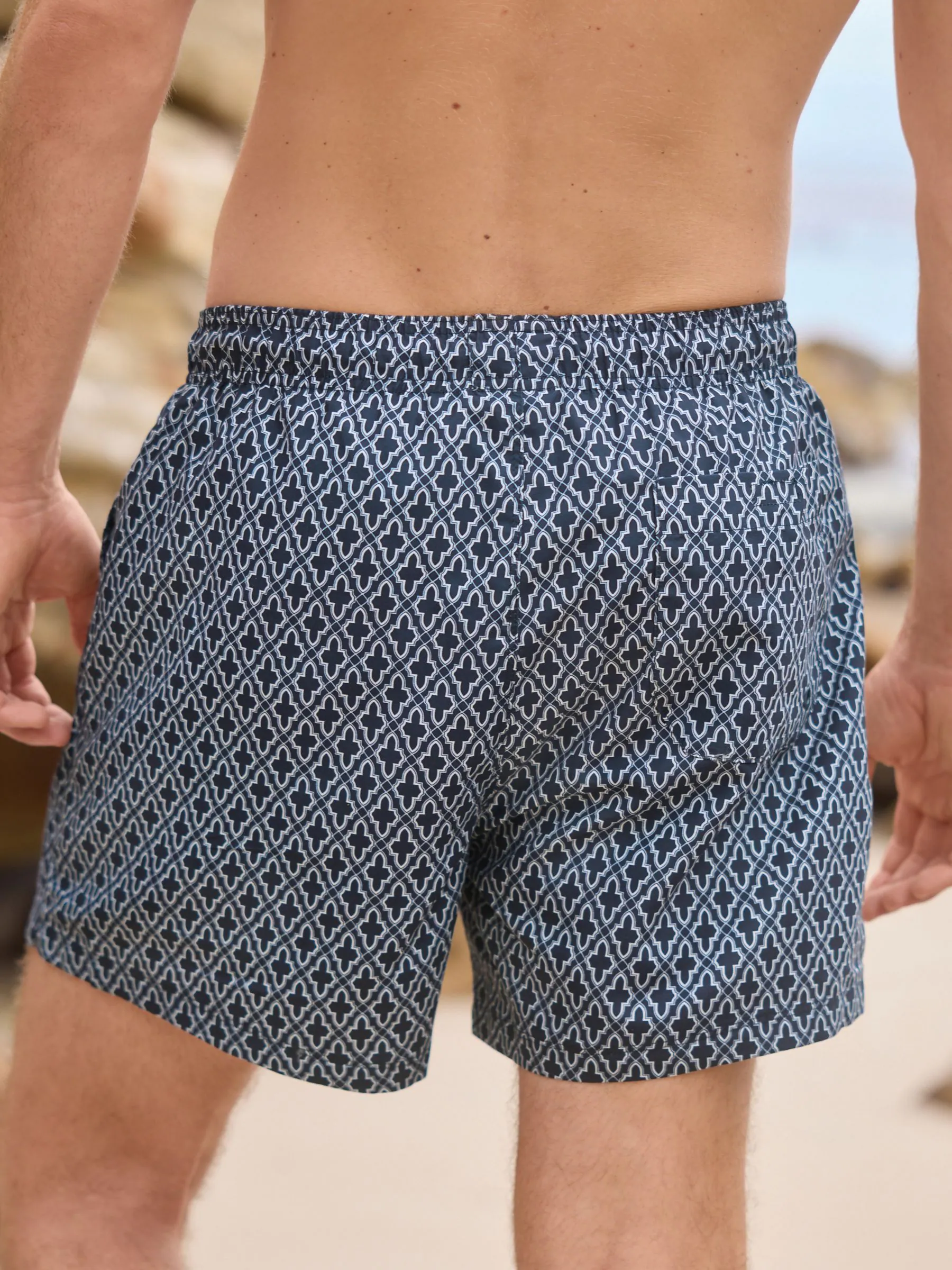 Navy Geometric Tile - Zwemshort met print
