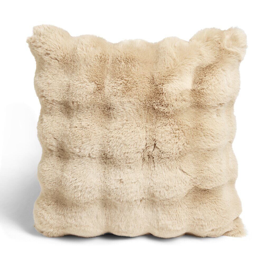 Housse de coussin lignes fausse fourrure lapin 45x45cm crème ou marron clair