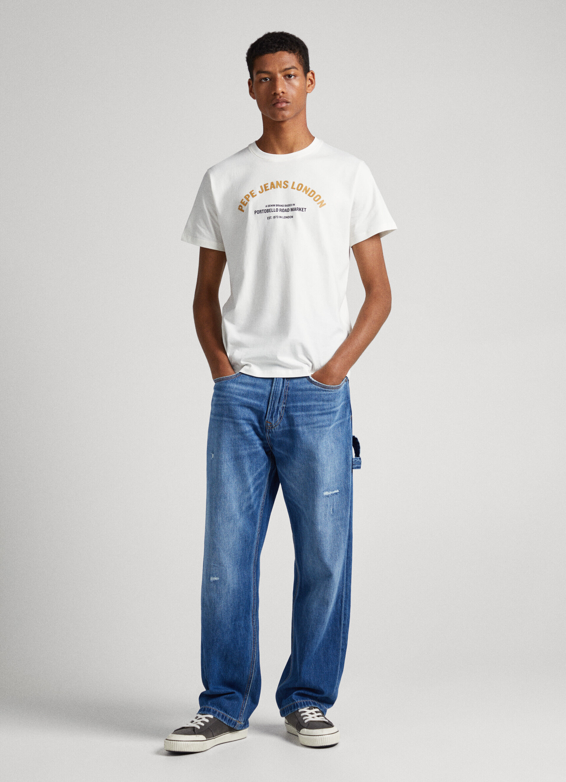 CAMISETA COM LOGOTIPO ESTAMPADO - branco-creme