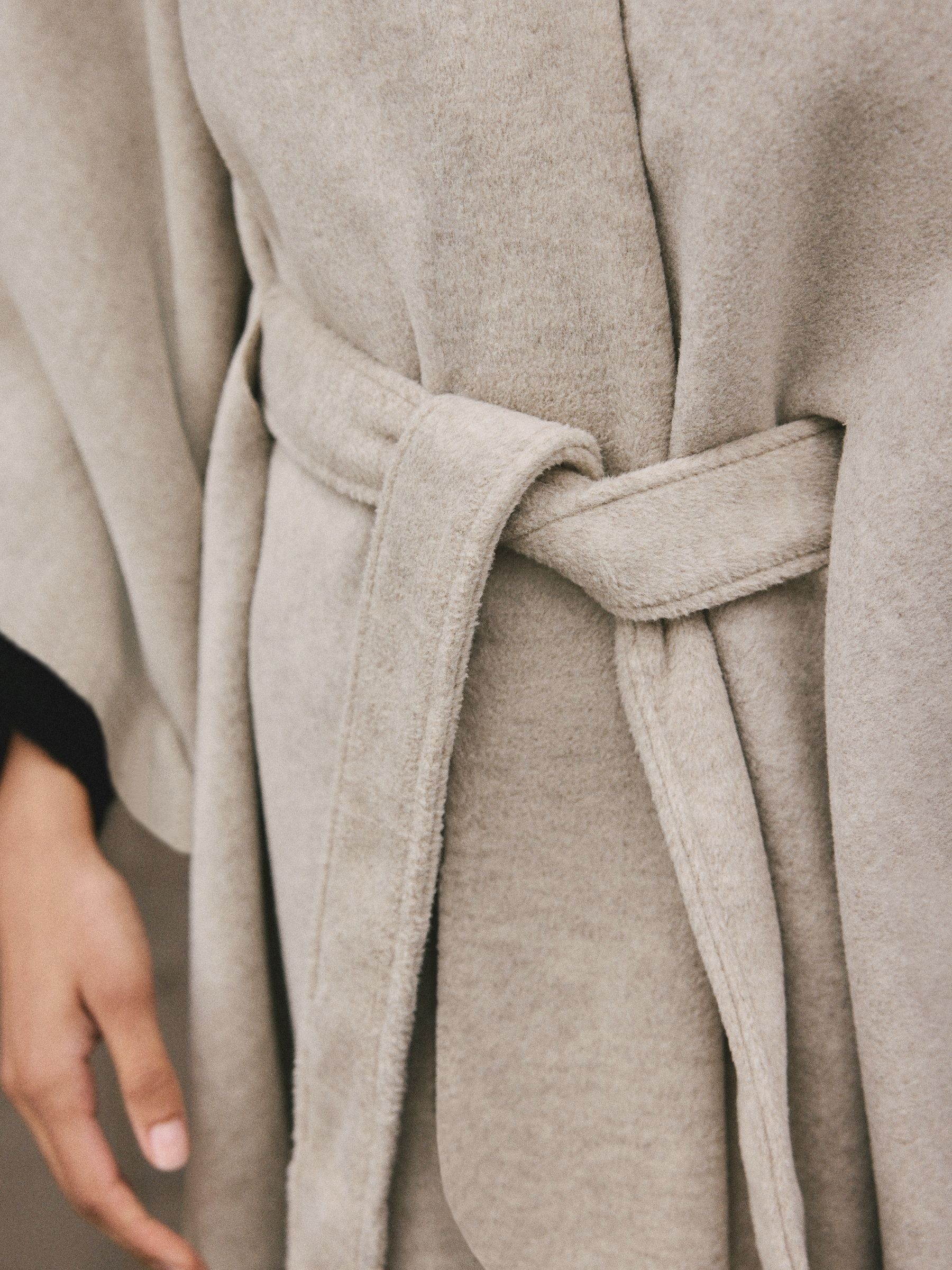 Moutkleurig - Wrap Front Cape Poncho