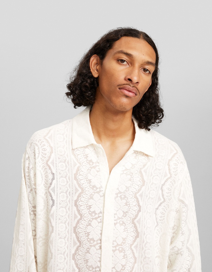 Camisa de renda de manga comprida com corte reto