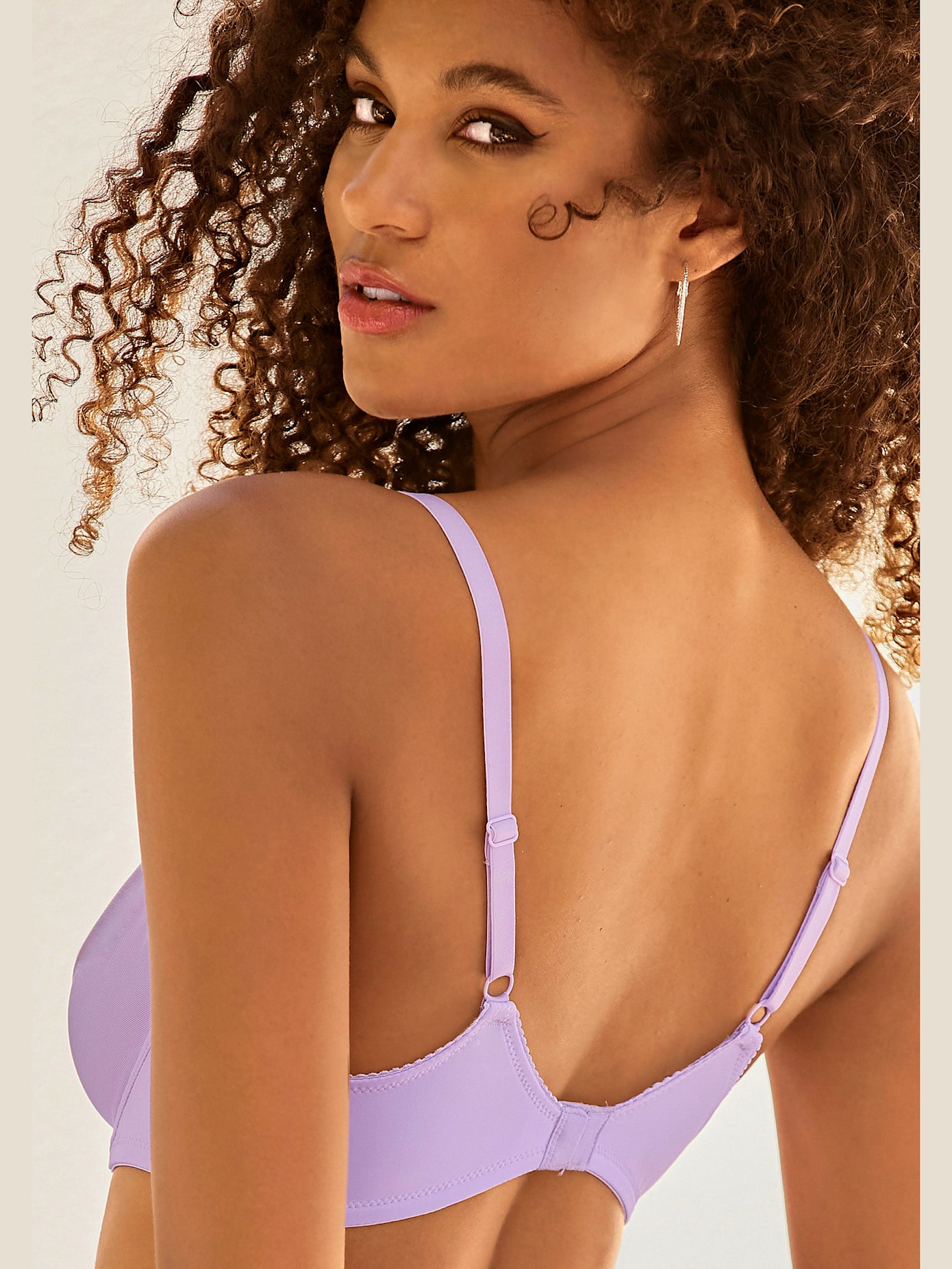 Soutien-gorge à armatures, bordure en dentelle fine et nœud