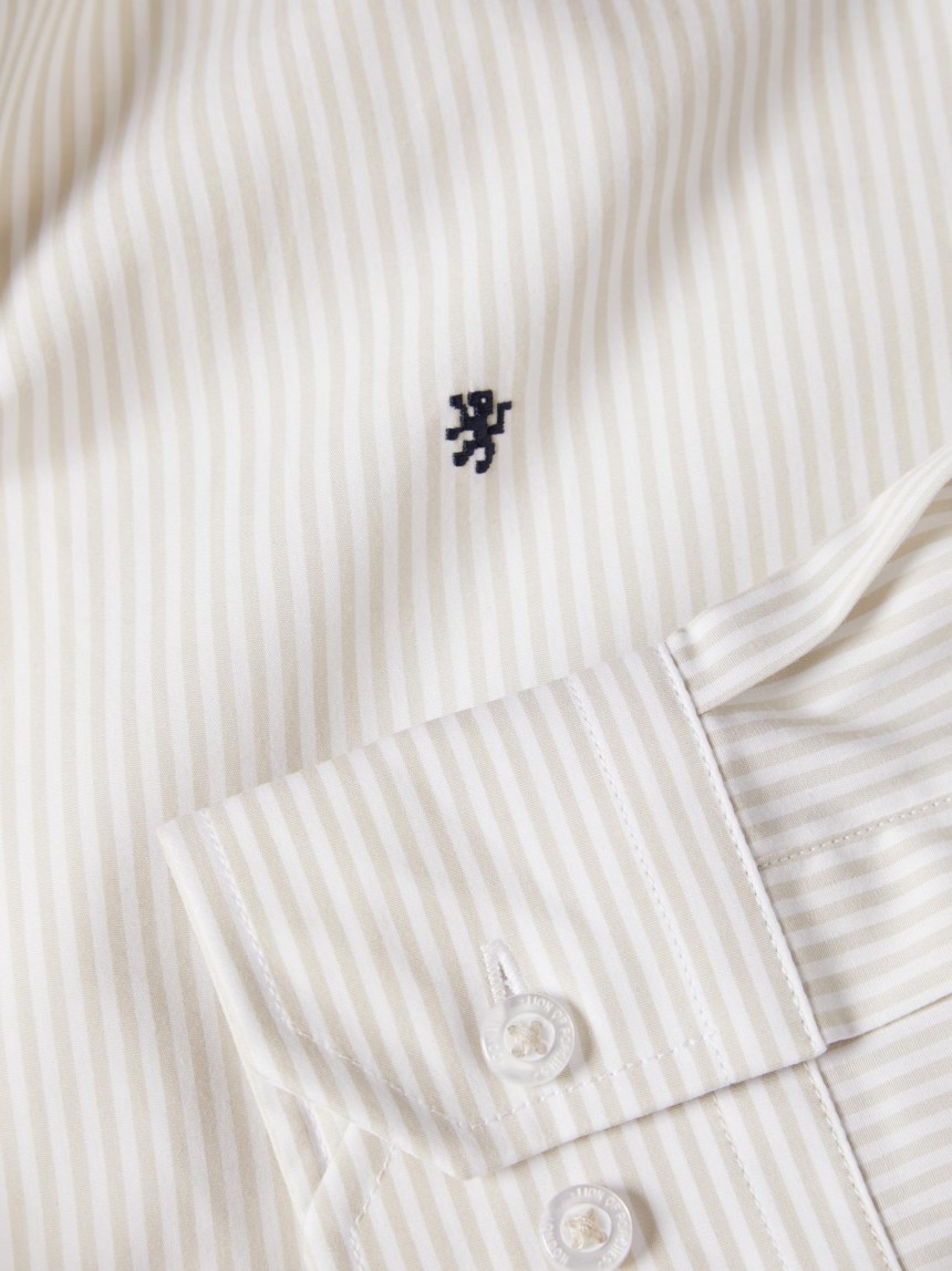 Camisa regular fit em algodão às riscas