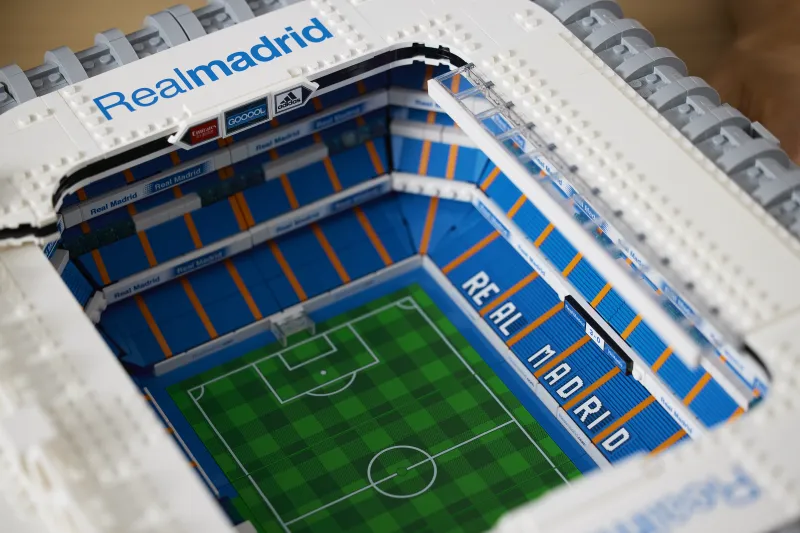 LEGO Icons 10299 Real Madrid – Santiago Bernabéu stadion