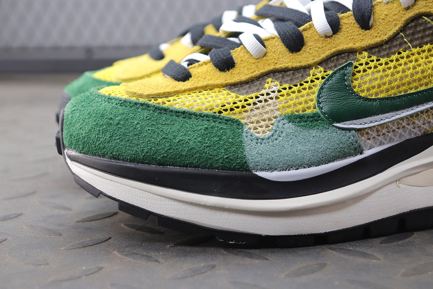 Nike Vaporwaffle sacai Tour Yellow Stadium Green