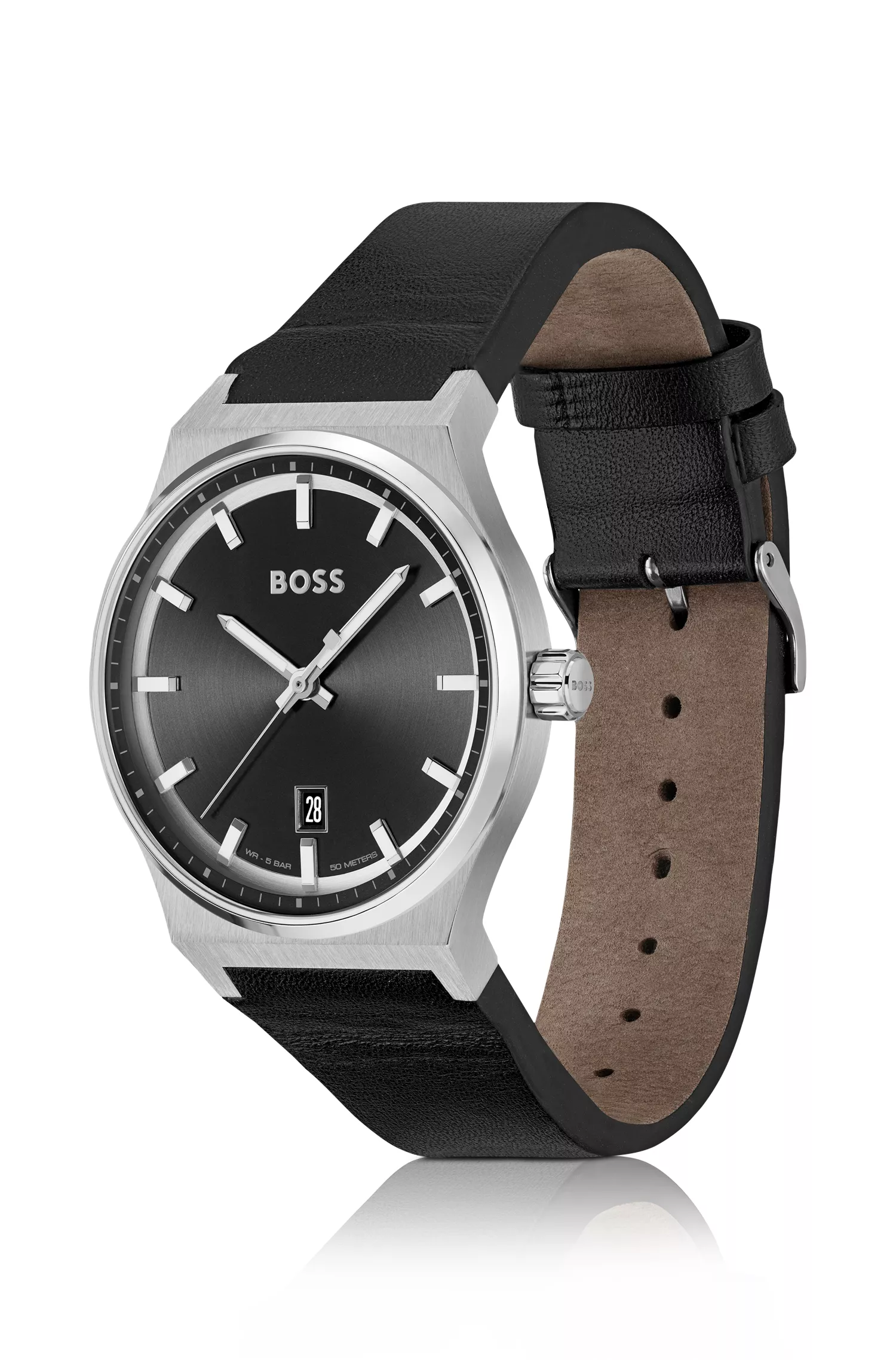 Relógio BOSS com mostrador preto e pulseira de couro.