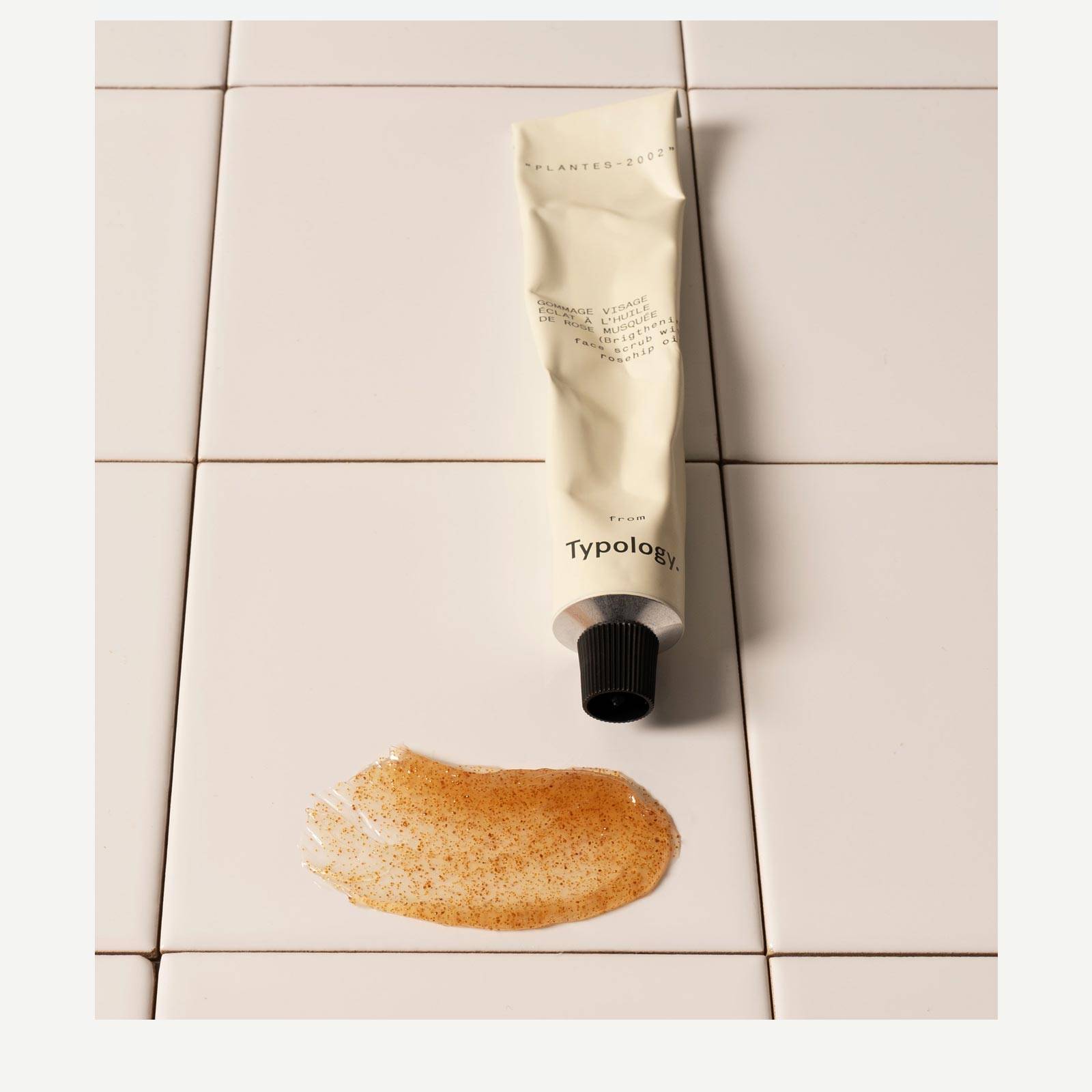 P71 - Gommage visage éclat<br>à l'huile de rose musquée
