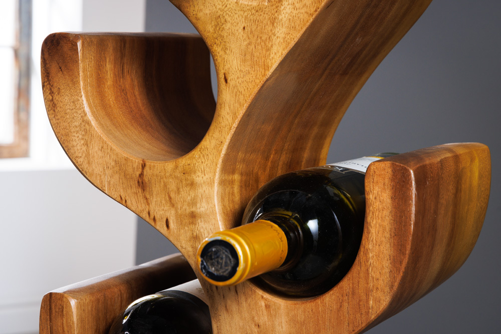 Skulp­tu­rales Weinregal ARTE 100cm natur Suarholz handmade in Bali Flaschenhalter