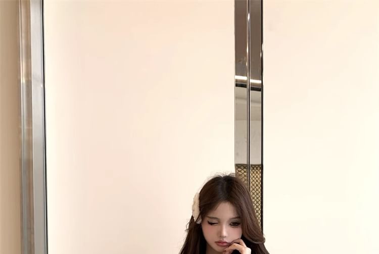 Ukiyo - Mini bodyconjurk met halternek, mesh paneel en strikaccent van kant