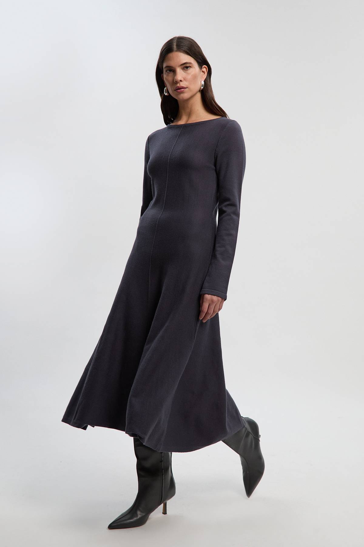 KarenMillen Robe midi à jupe longue en tricot de laine, look compact de Lydia Millen