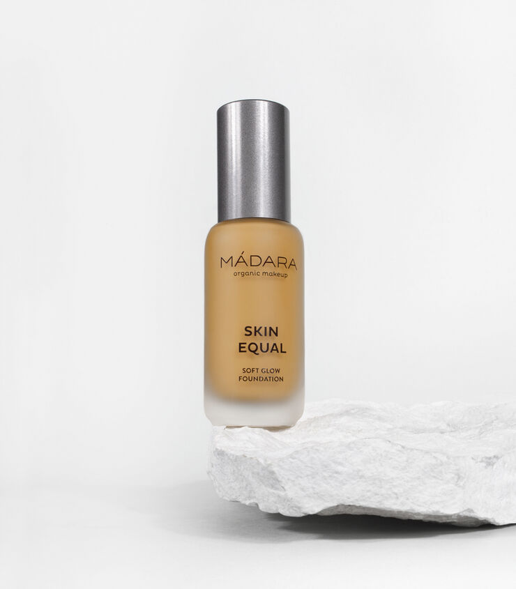 Mádara SKIN EQUAL FOUNDATION, #60 OLIVE, 30ml