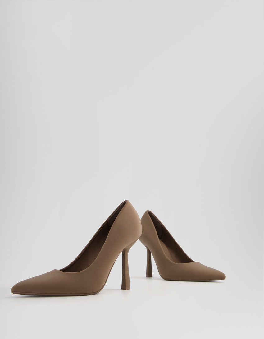 Sapatos de salto alto