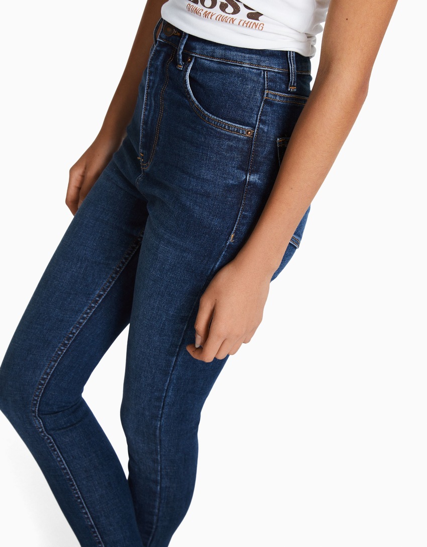 calça jeans skinny de cintura super alta