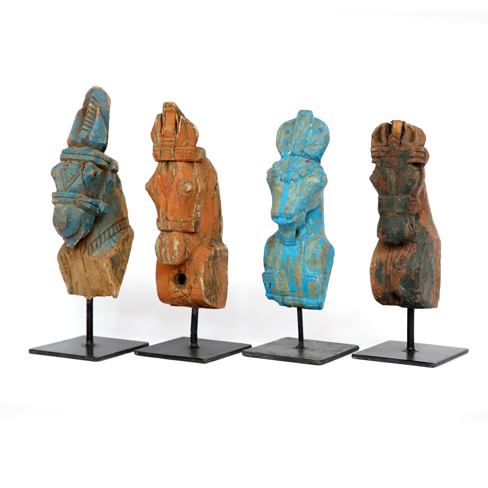 Antike Pferdeköpfe aus Holz, Unikate, H 28 - 35 cm von fischer's lagerhaus