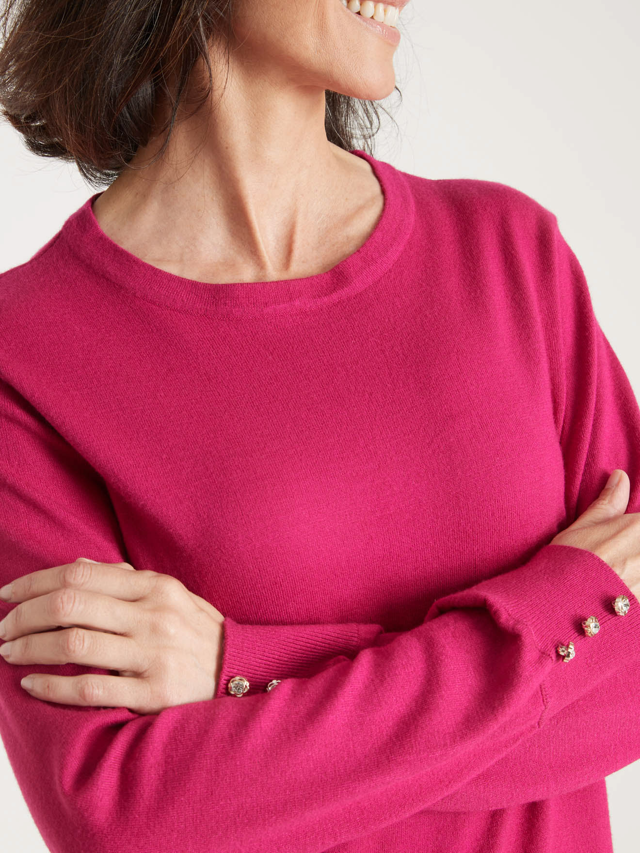 Pull boutons-bijoux aux manches