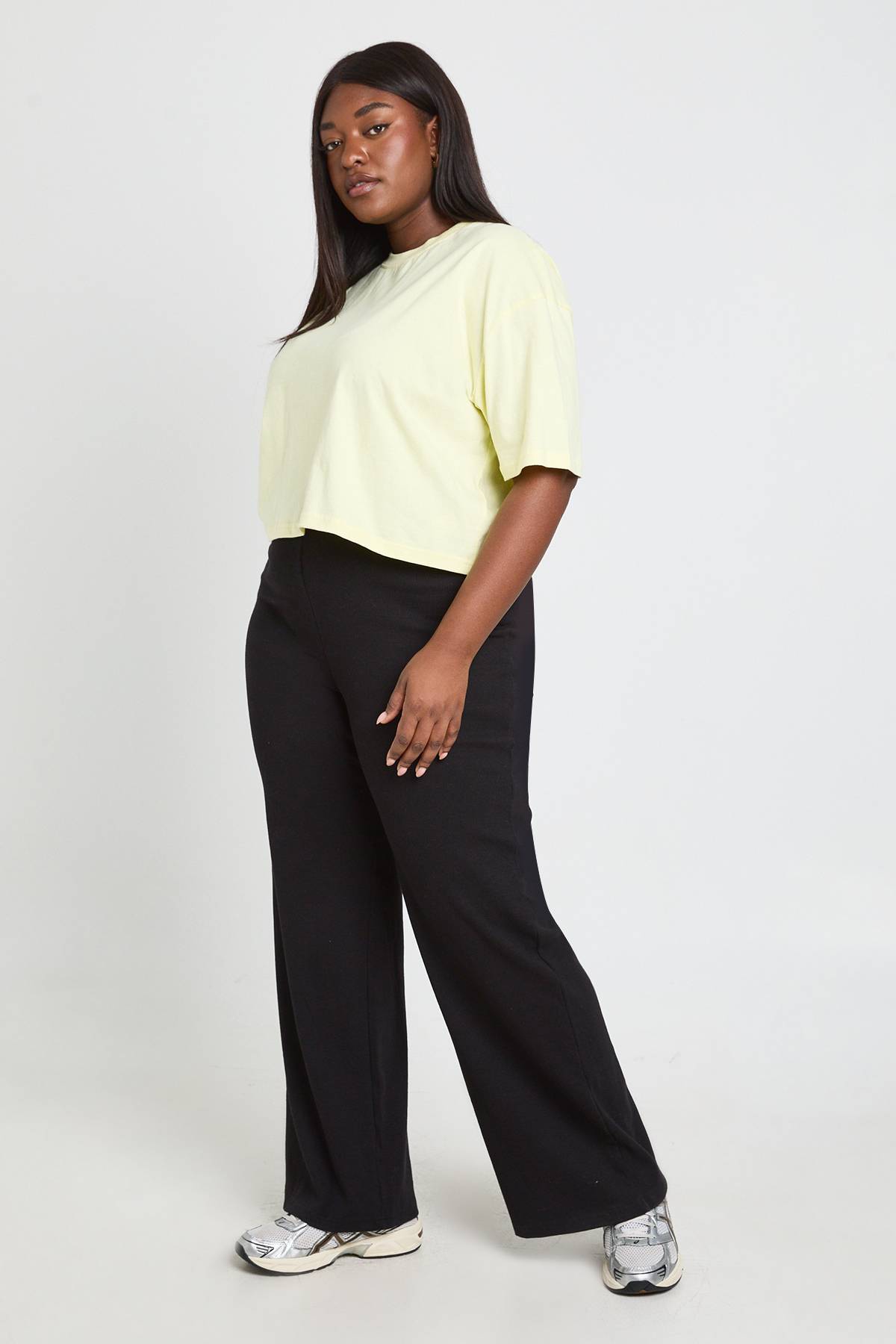 boohoo Pantalon Droit Côtelé Plus Basic