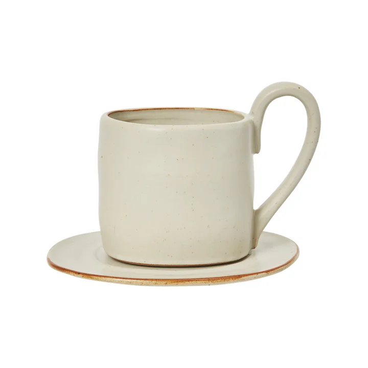 Ferm Living - Flow Tasse mit Untertasse, off-white gesprenkelt