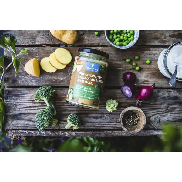 Bio Brokkoli Kartoffel Suppe mit Bio Kokoscreme