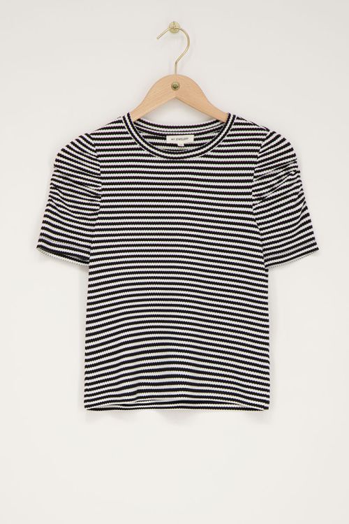 Zwart-witte top met ruffle pofmouw