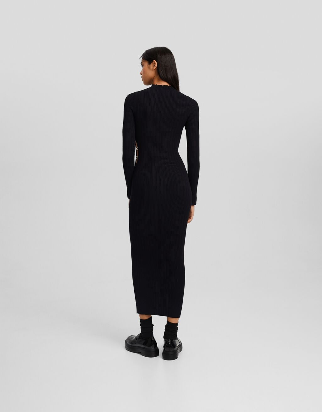 Vestido midi de malha com recorte lateral
