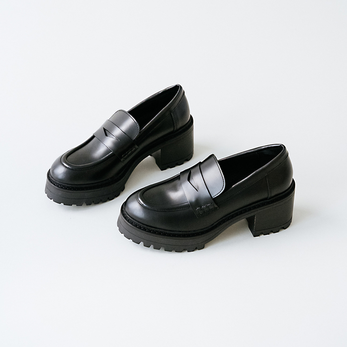 Mocassins à talons et semelles crantées  en cuir glacé noir