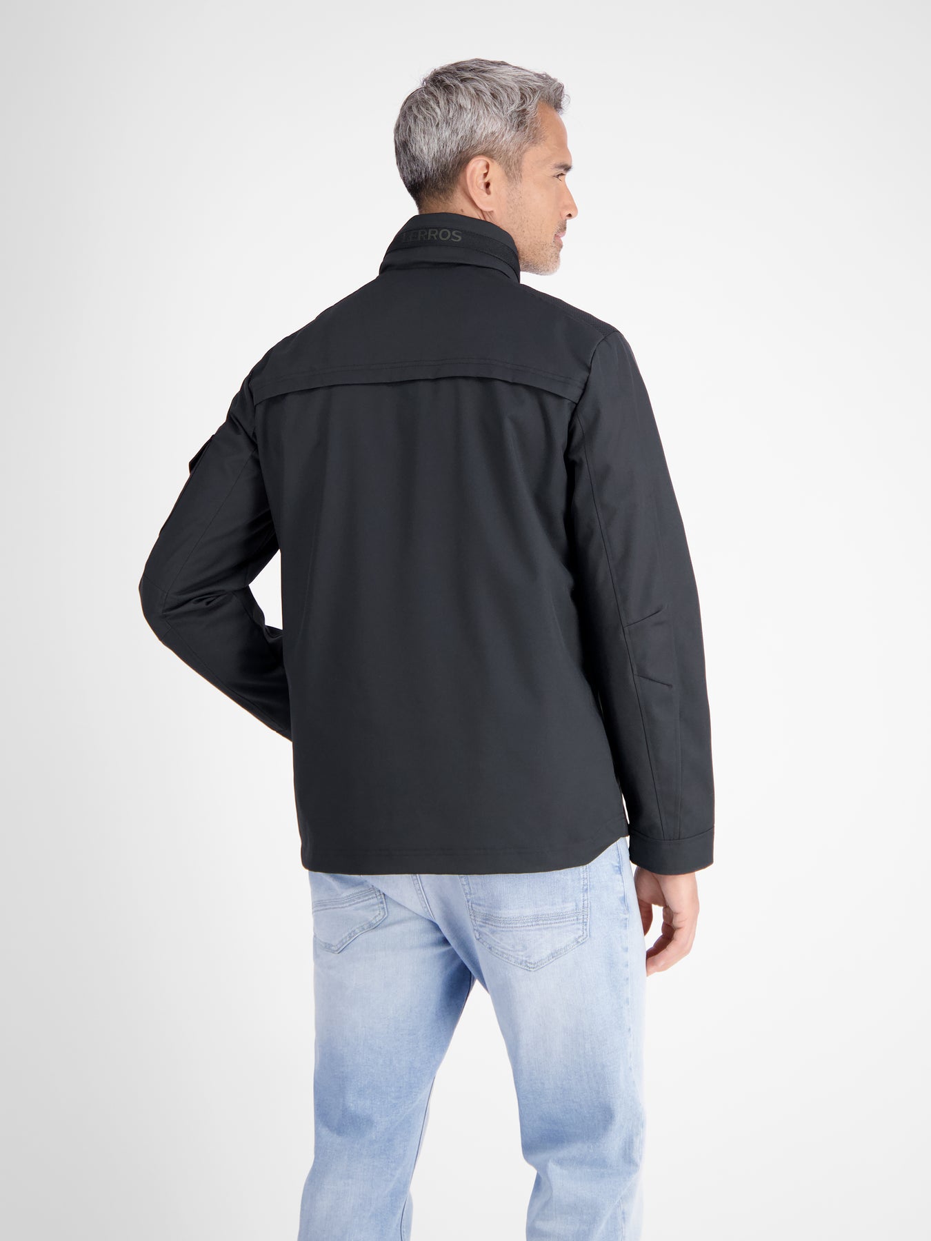 Outdoor-Funktionsjacke in Tech-Shellfabric, atmungsaktiv, wasser- und windabweisend