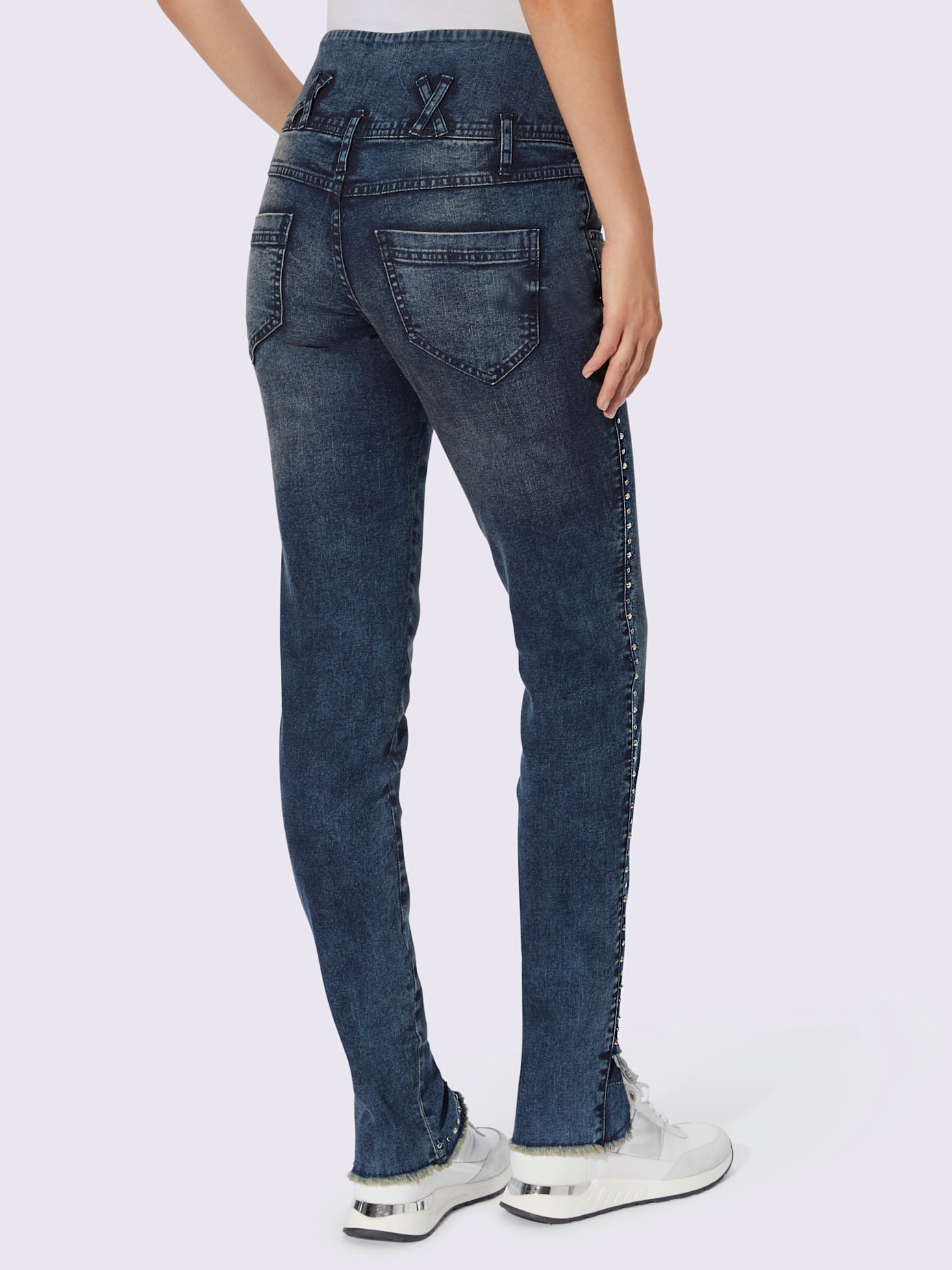 Jean effet délavé moderne