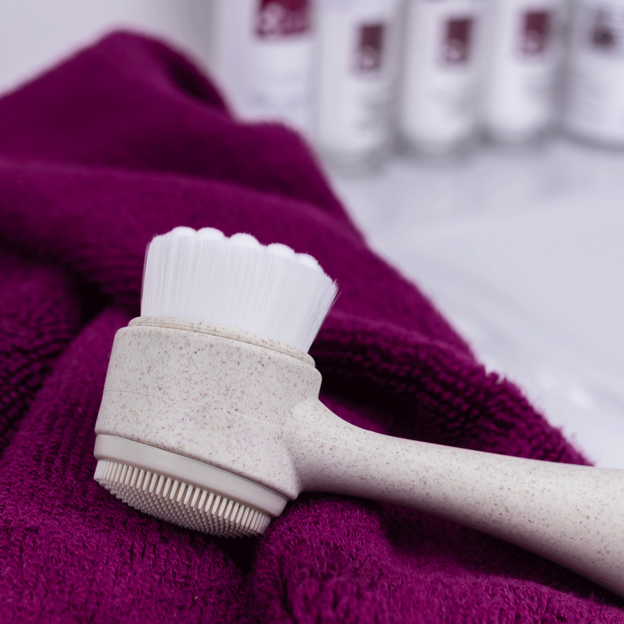 2-in-1 Cleansing & Peeling Brush