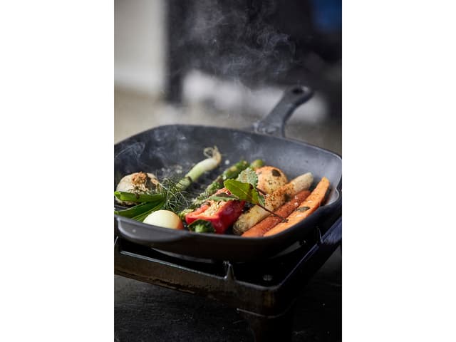 HOLM Grillpande 28 x 28 x 4,6 cm Sort