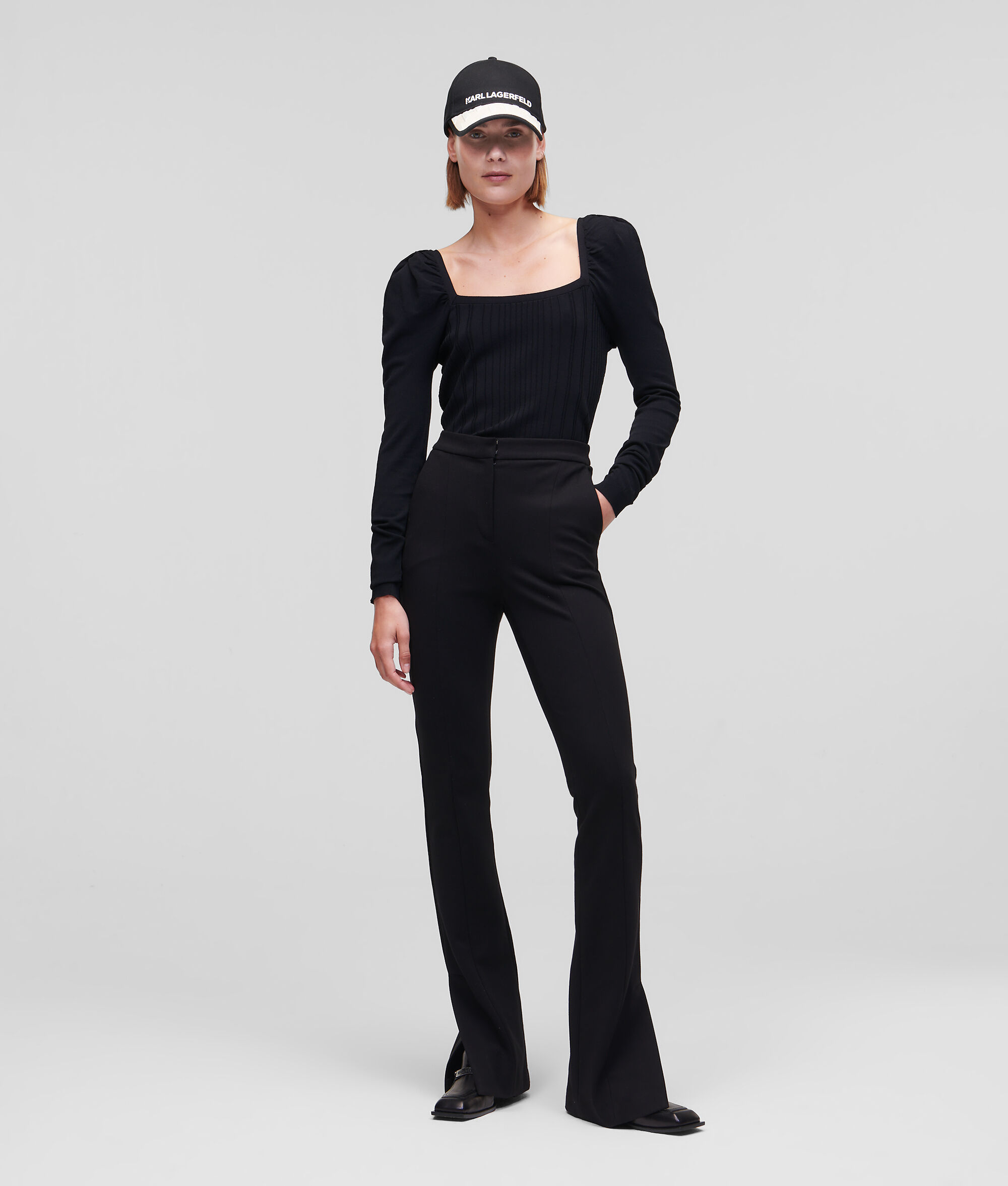 PANTALON EN PUNTO AVEC LOGO KARL ET BAS FENDUS