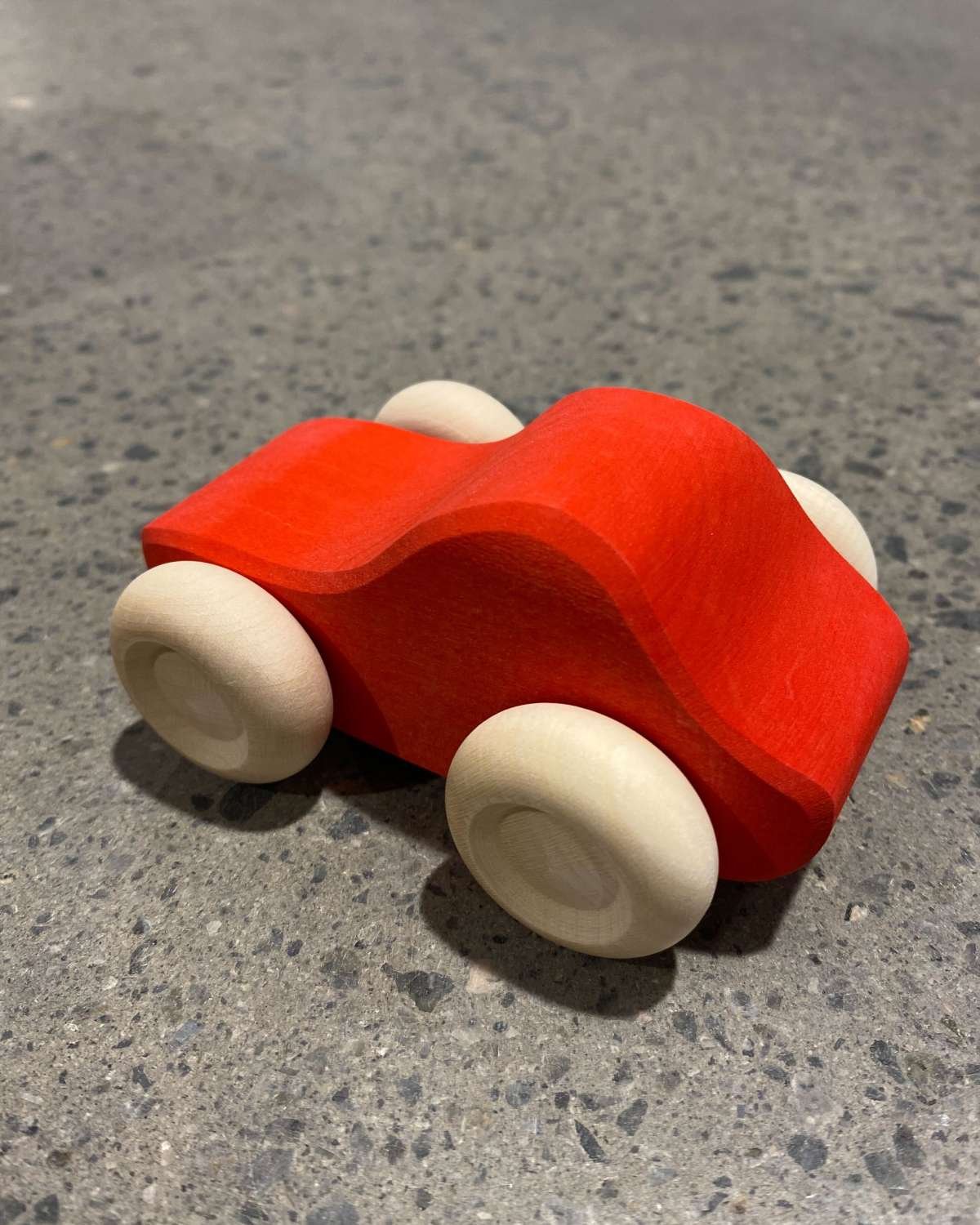 Lekebil i tre – Håndlaget Treleke – 10cm