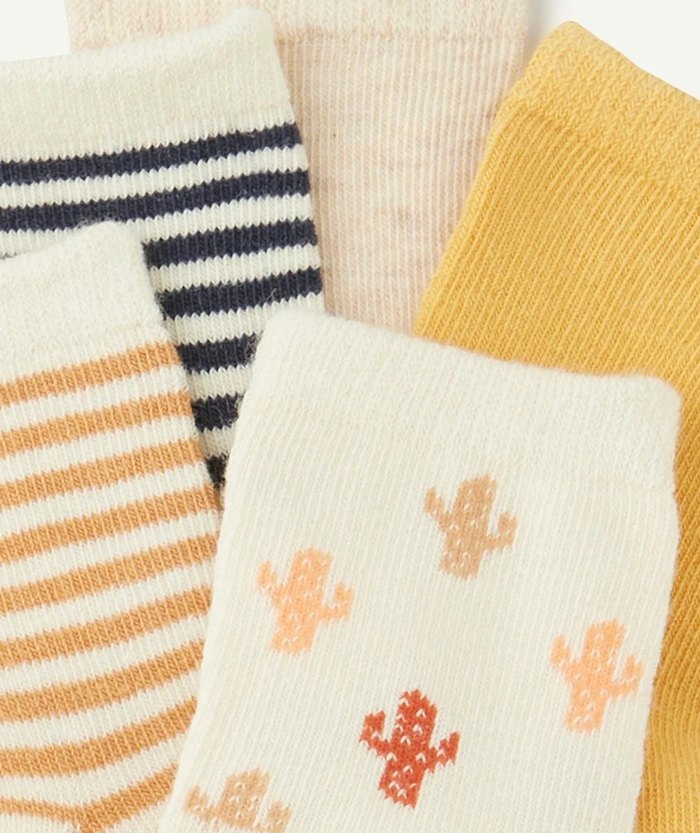 LOT DE 5 CHAUSSETTES POUR BÉBÉ GARÇON UNIES ET RAYÉES ECRUES