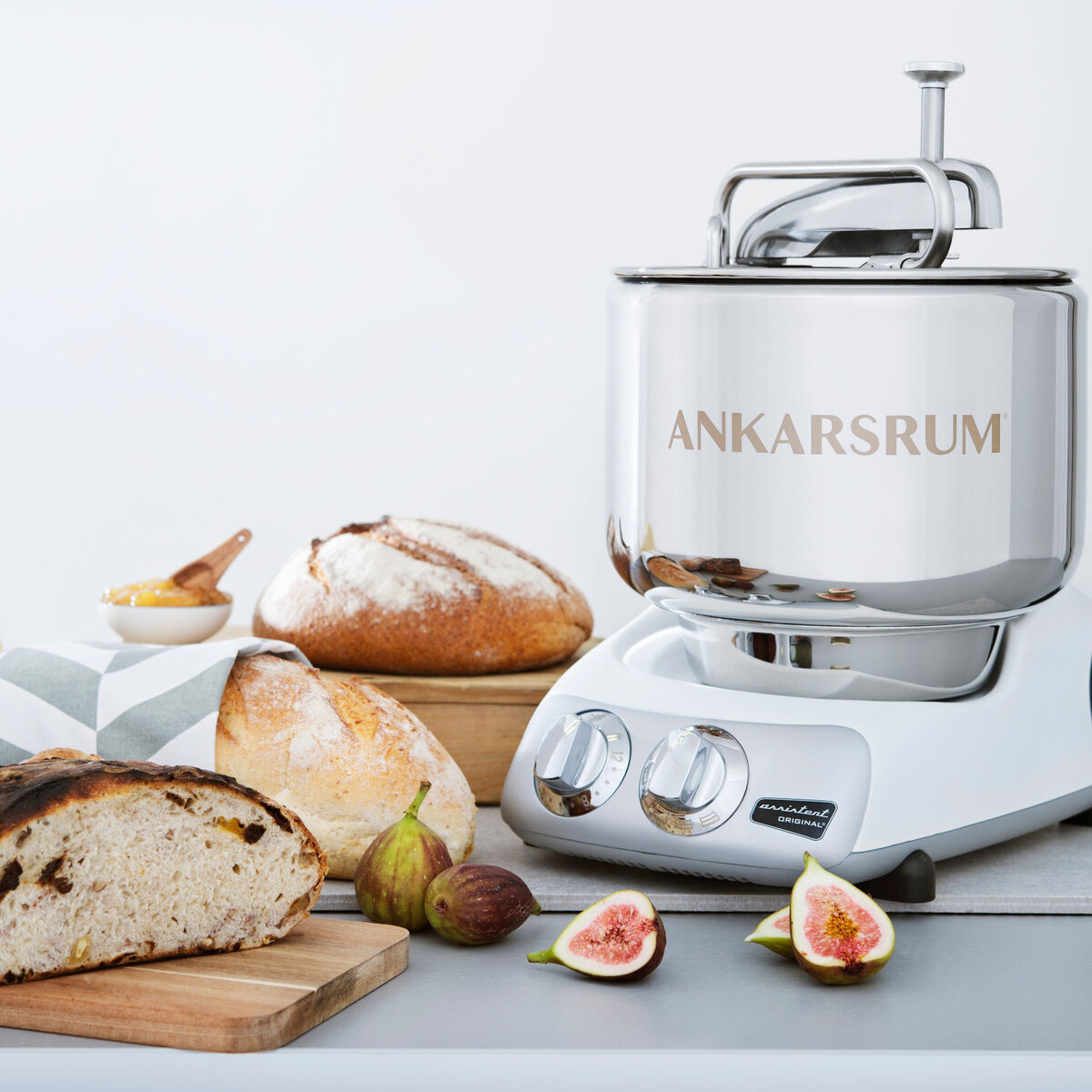 Assistent AKM 6230 Kjøkkenmaskin Glossy White