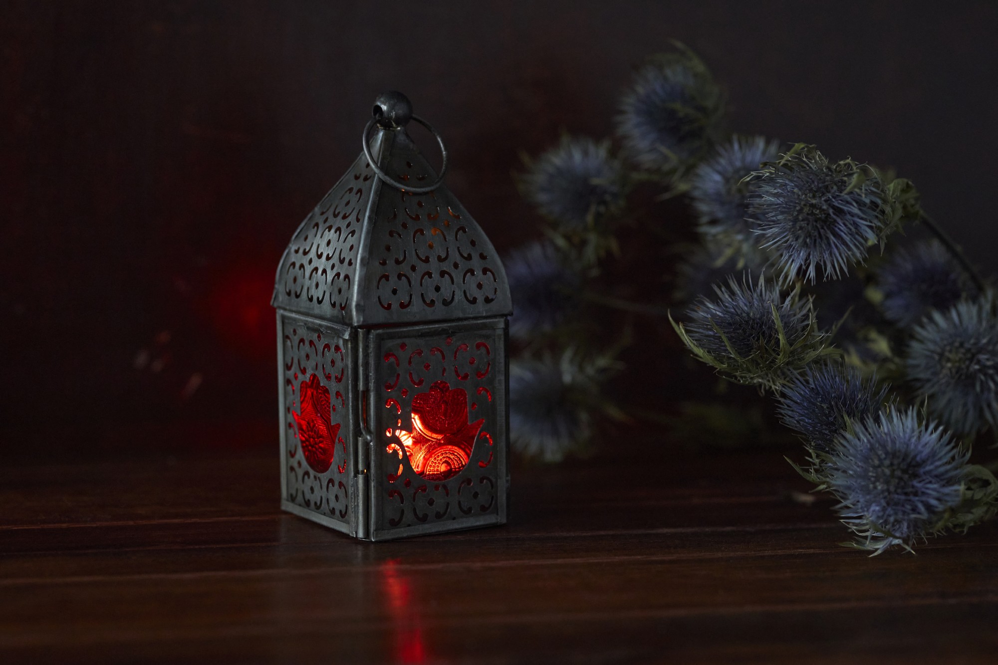 Laterne 'Red Hamsa', rot, T 5,5 cm, B 5,5 cm, H 14 cm von fischer's lagerhaus