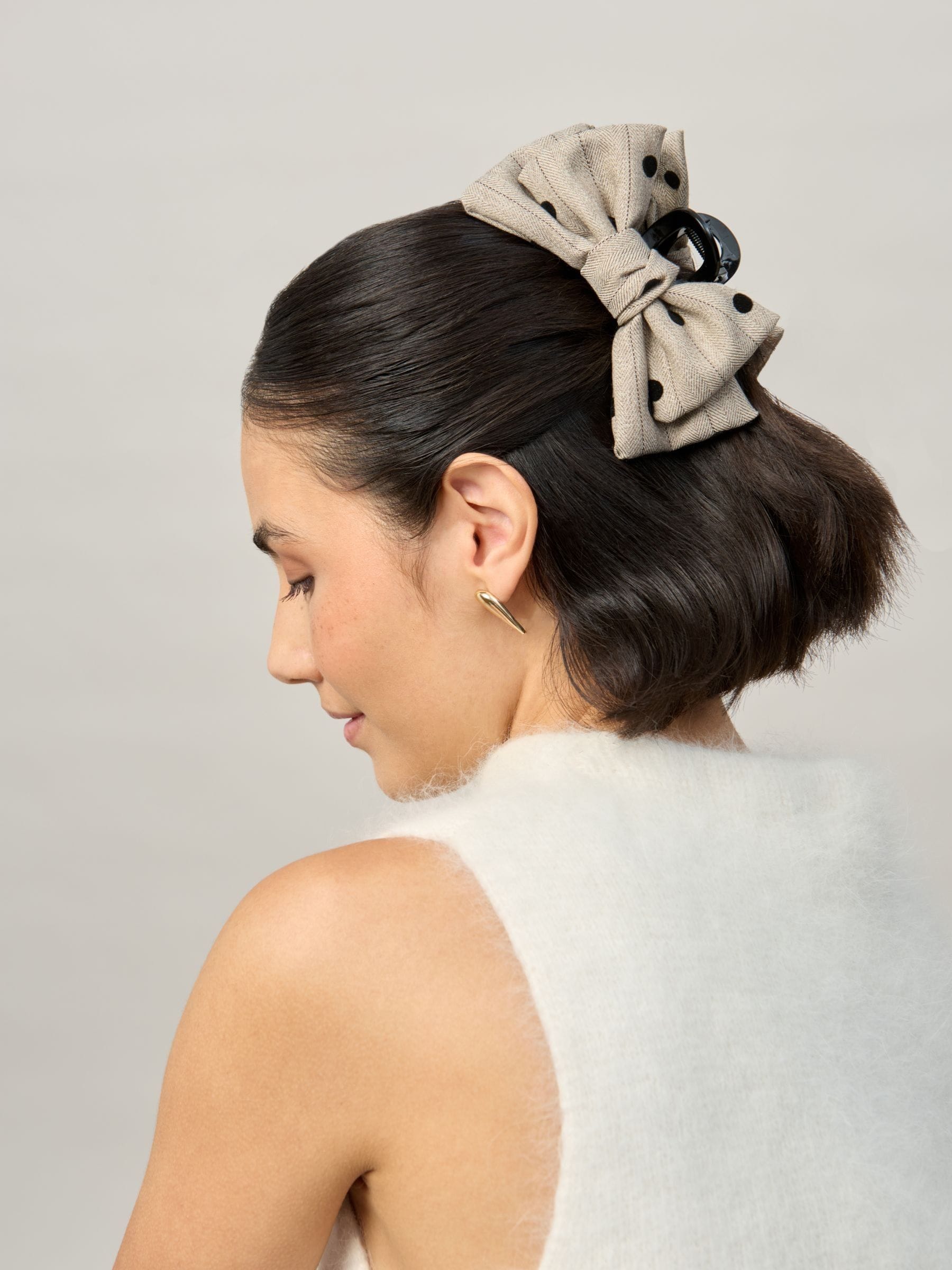 Aela Cream Tweed Polka Dot Bow Claw
