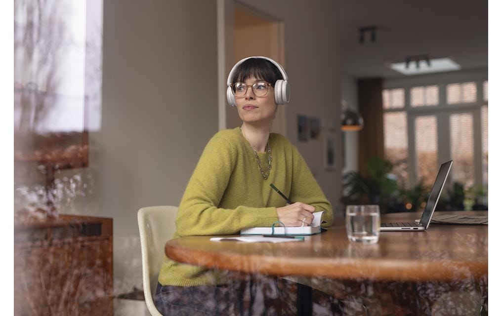 Wireless Over-Ear-Kopfhörer Serie 5000 WeissKabellose Over-Ear-Kopfhörer mit langer Akkulaufzeit und passive Geräuschunterdrückung