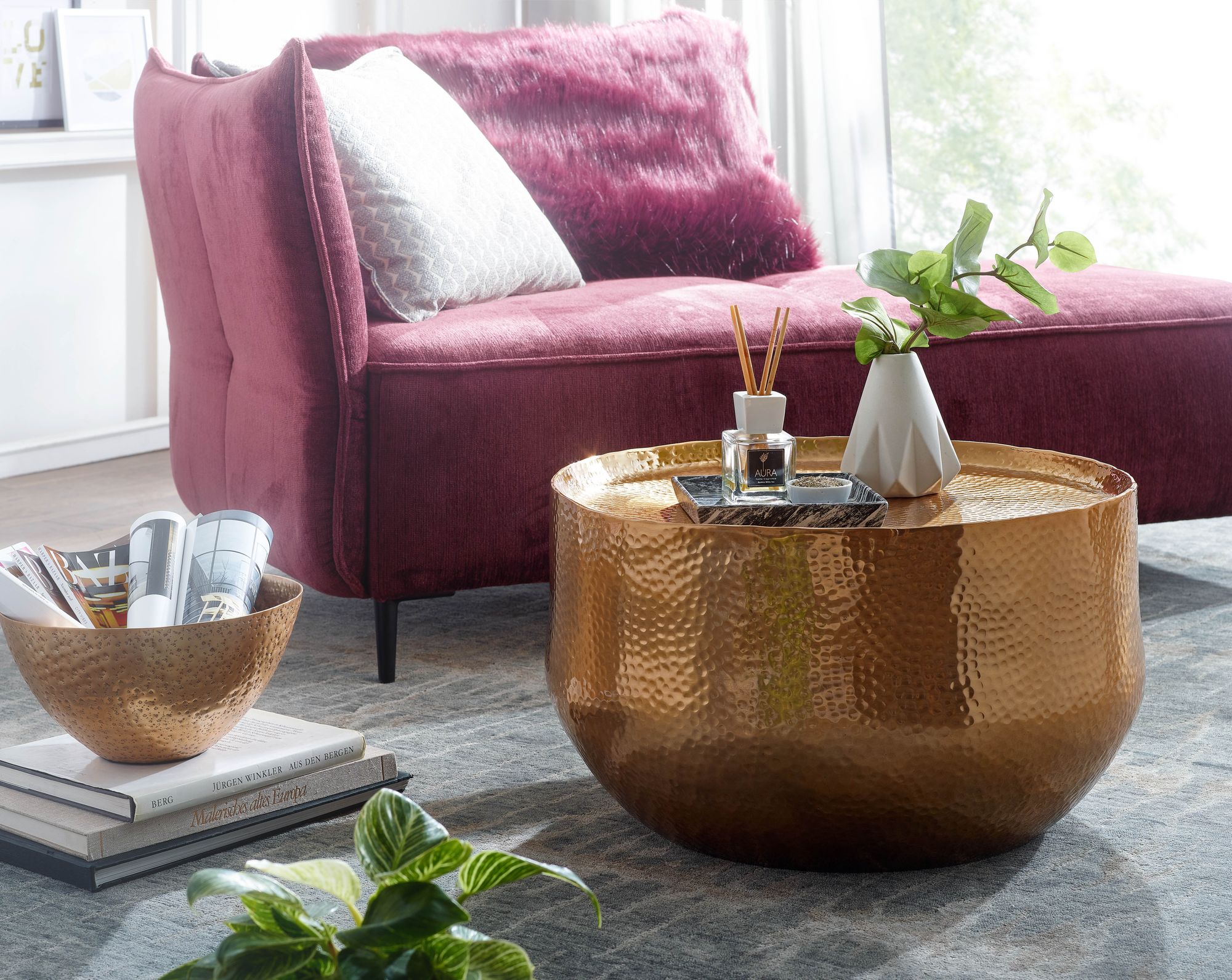 KADIMA DESIGN Orientalischer Couchtisch ANIENE: Hammerschlag-Struktur, Aluminium, hohl, 40 kg Belastung, goldfarben lackiert.