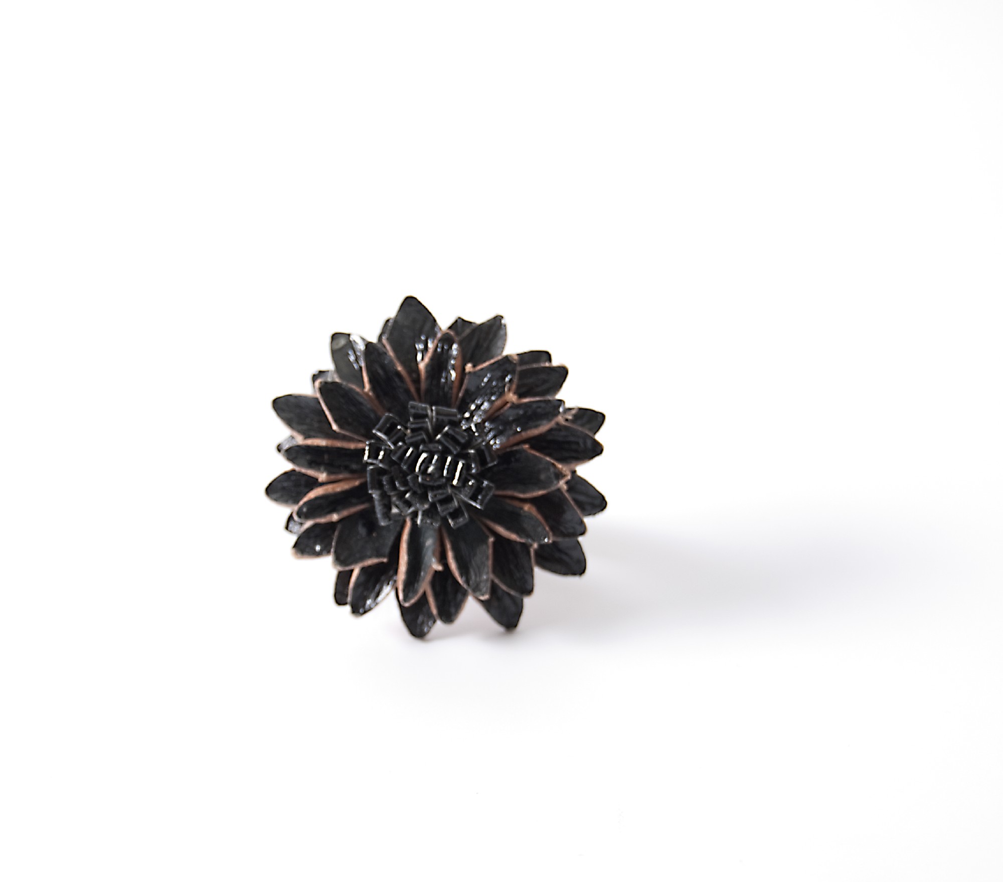 Ring 'Blume' aus Leder, dunkelbraun, Ø 4 cm günstig bestellen