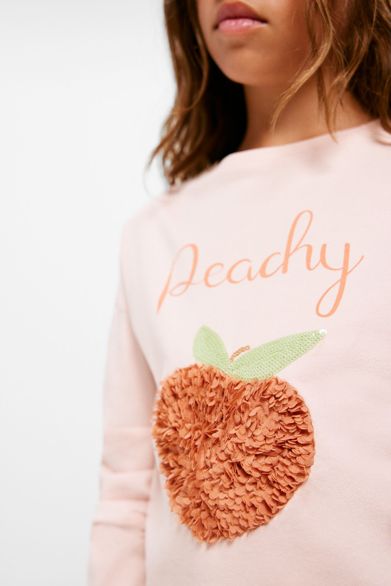 Camiseta cor de pêssego para meninas