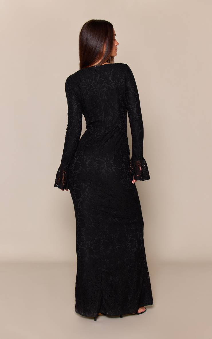 Noir Robe Longue Évasée En Dentelle Avec Découpe Au Col Et Manches Longues Évasées