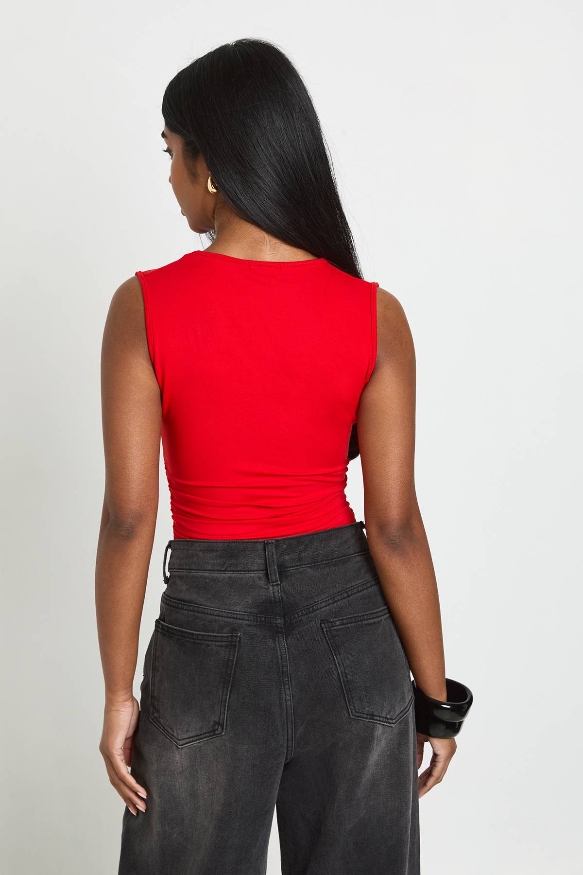 boohoo Body Moulant Mat Froncé À Décolleté Plongeant