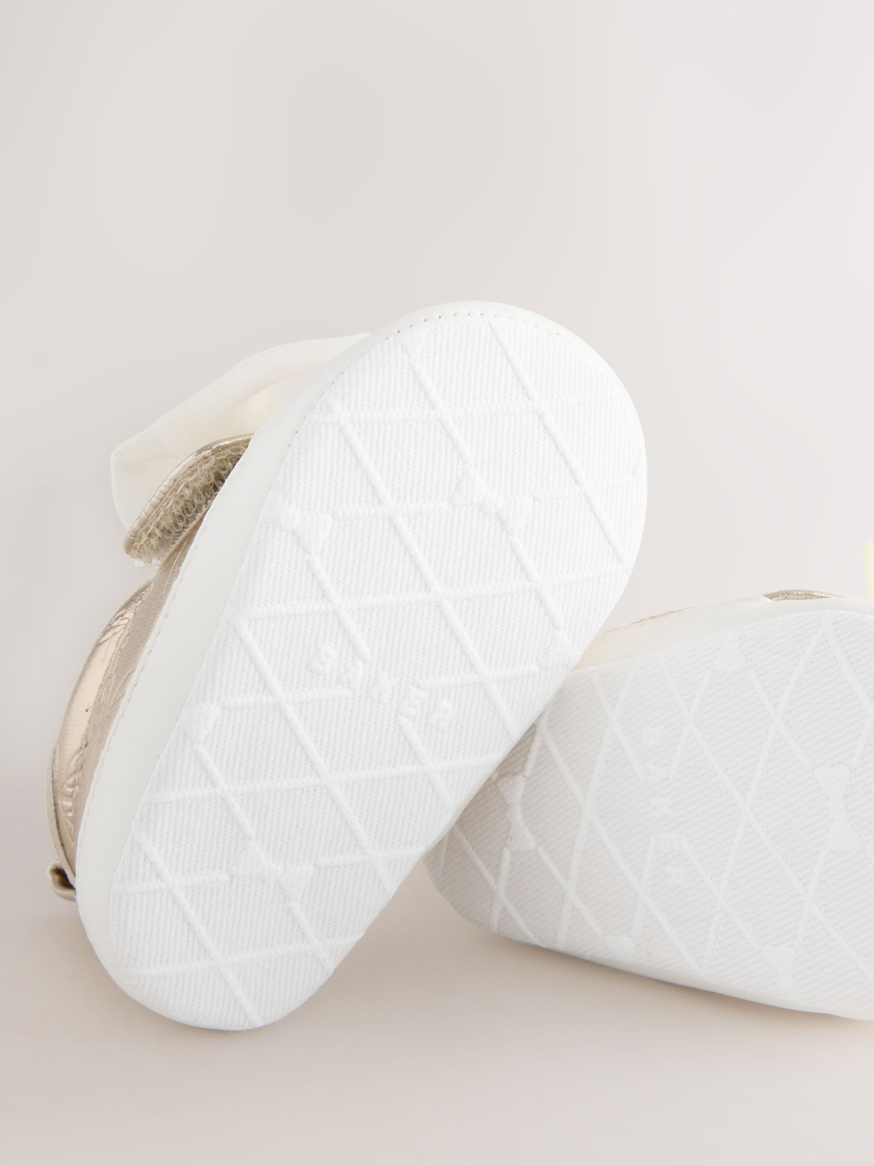 Goud - Baker by Ted Baker - Organza strik Padders trainers voor babymeisjes