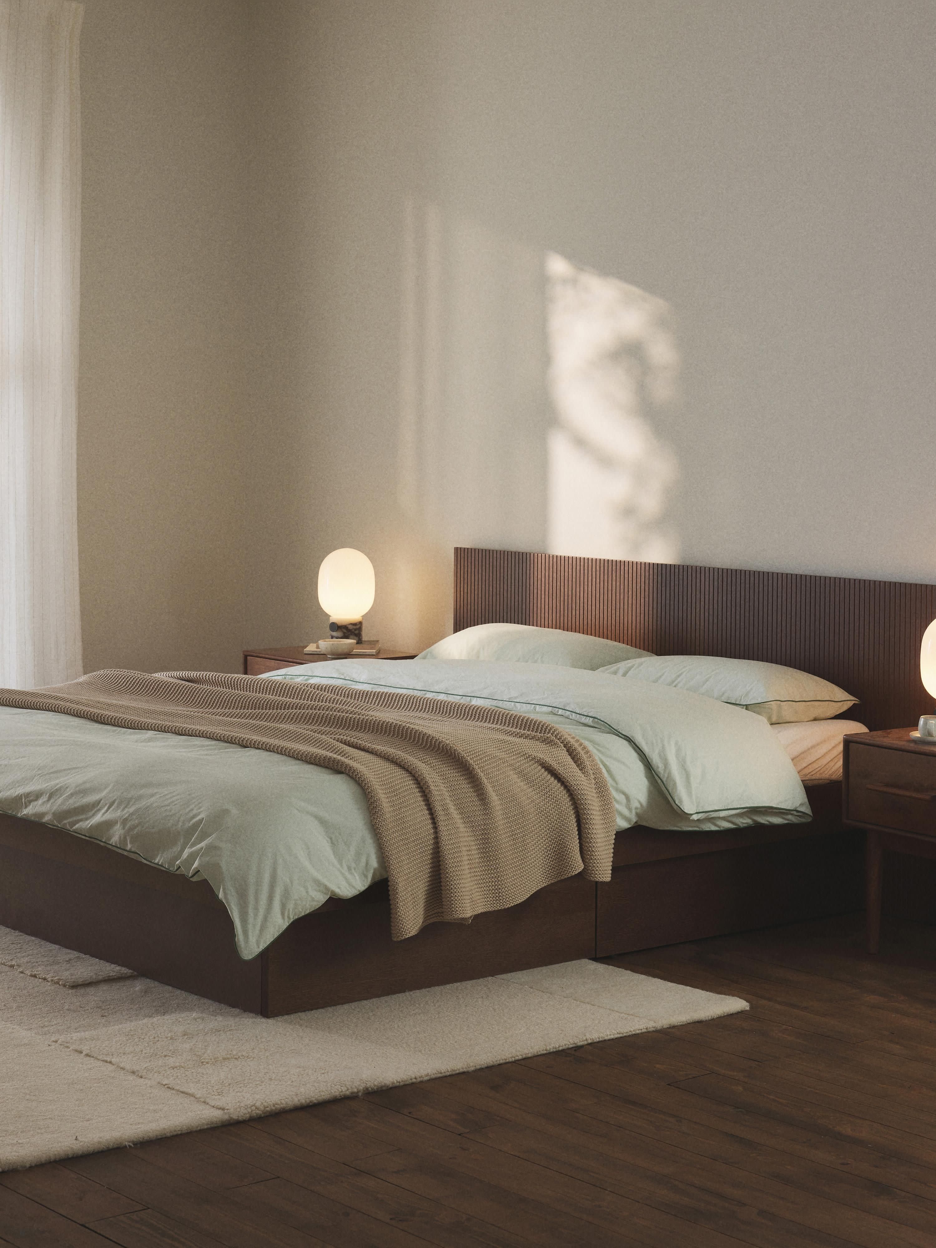 Houten bed Sato met lades en hoofdeinde